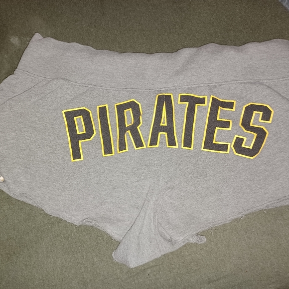 VS pirates shorts size large - Picture 2 of 2